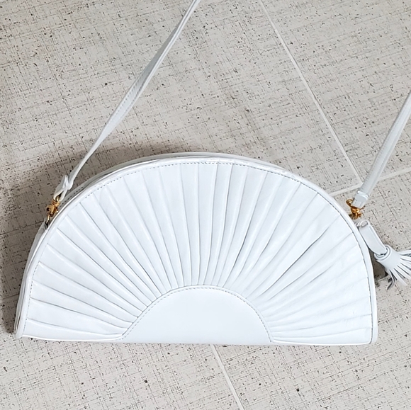 Vintage Brio! Fan Shape White Leather Convertible Bag, Fringe Tassle, EUC - Picture 5 of 15